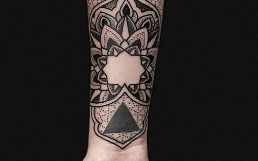 Geometric Pointillism High Contrast Tattoo Pinterest Geometric Pointillism High Contrast Tattoo Pinterest